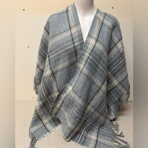 2/$20❤️- SHAWL/PONCHO | Women’s Denver Hayes shawl/poncho O/S